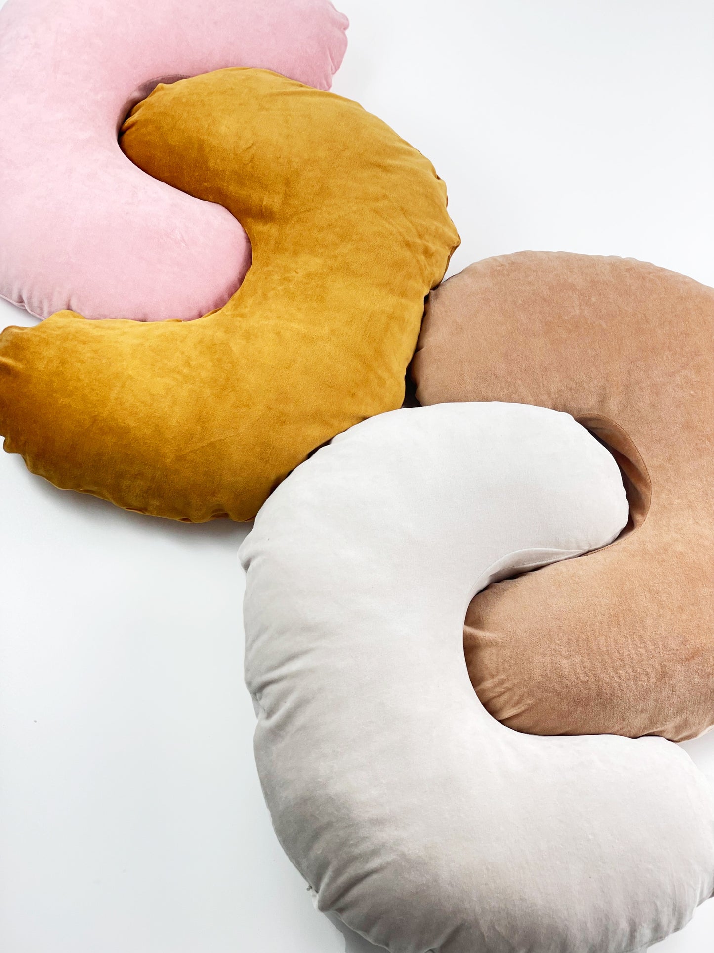 Stillkissen Premium Velour Stillkissen mit Bezug Babynestchen Kuschelnest Karamell